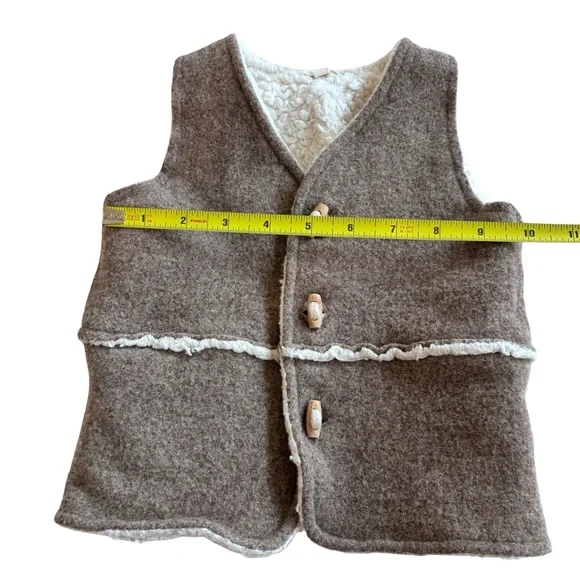 The Simple Folk Kids Undyed Wood Toggle Wool Vest 12-18 Months - Picture 3 of 8